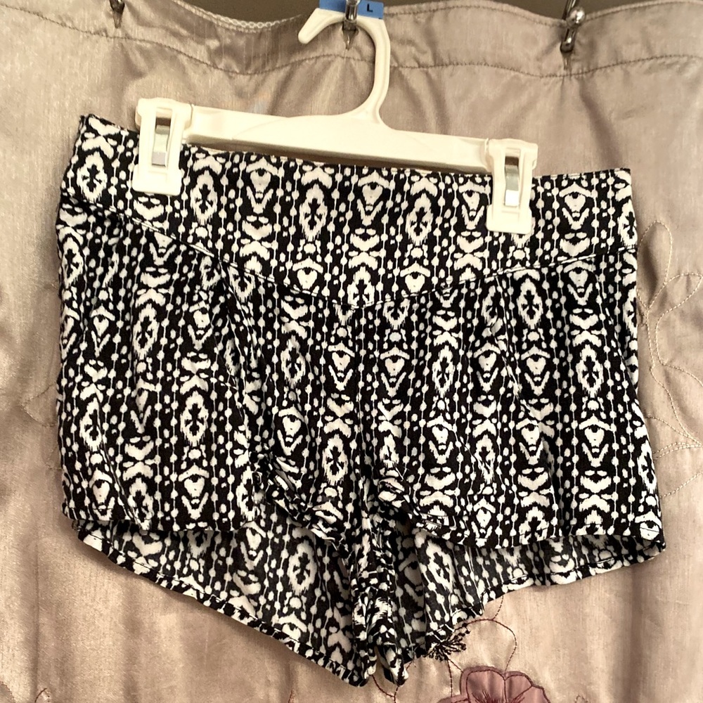 Black and white elastic shorts